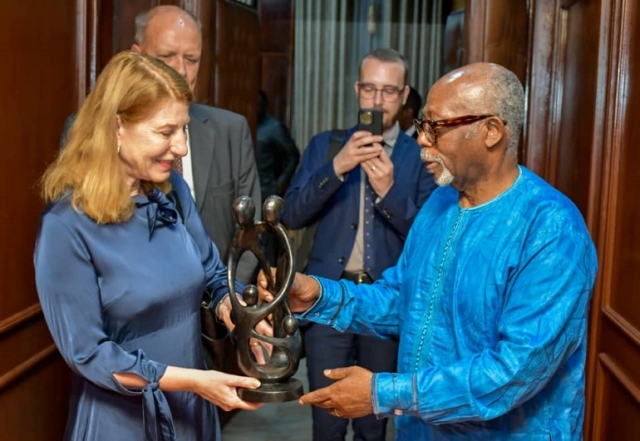 ambacam_suede_article