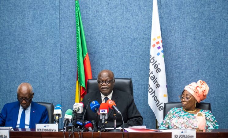POINT DE PRESSE TENU AU PALAIS DE VERRE PAUL BIYA PAR L’HONORABLE HILARION ETONG, PRÉSIDENT DE LA SECTION CAMEROUNAISE DE L’APF